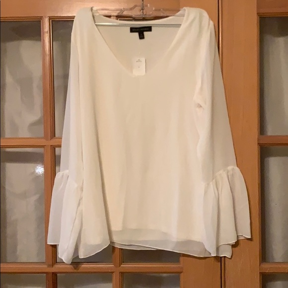 Banana Republic Cream bell sleeve blouse - Picture 4 of 4